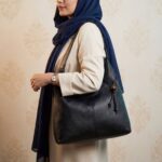 کیف دوشی آوا جنس : شرانگ رنگ بندی :  مشکی,  قهوه‌ای سایز ها :  فری سایز