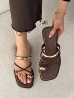 صندل زنانه زارا انگشتی مدل طلا  پاشنه تخت ۲ سانتی زیره ترک سایز ۳۷-۴۰ - تصویر 4
