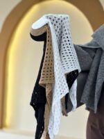 دورگ قلاب بافی نقابدار madam | بسیار شیک و زیبا مناسب باهر سلیقه | ی اکسسوری خاص و ترند | دارای سه رنگ (مشکی ،کرم ،سفید ) - تصویر 5
